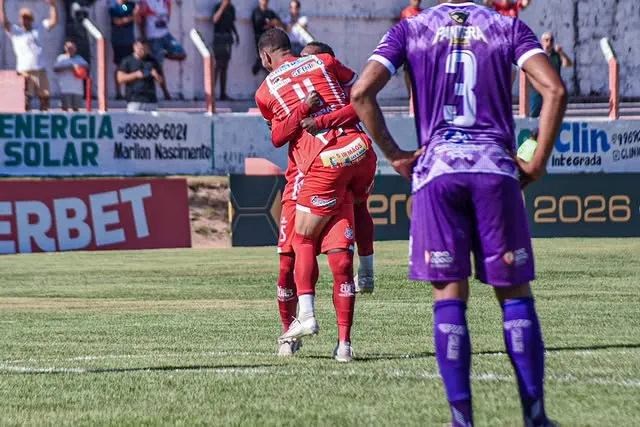 SERGIPANO: Sergipe vence clássico e vira líder 2 Dorense bate Falcon Sergipano