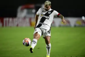 Saída de Elvis da Ponte Preta vai parar na Justiça e envolve valores milionários