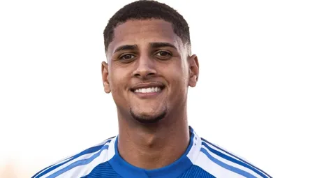 Cruzeiro negocia atacante Fernando com o Santa Clara, de Portugal