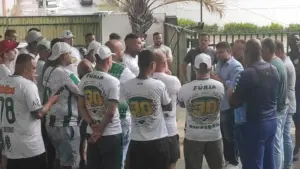 Fúria protesta no Guarani, e diretoria esclarece caso Matheus Costa