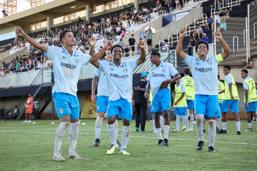 PLACAR FI: Com goleadas na Copinha, confira os RESULTADOS desta SEGUNDA-FEIRA 2 Grêmio goleia Copinha Placar FI