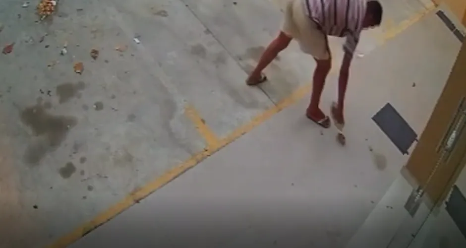 Homem pratica vandalismo lojas CRB e CSA