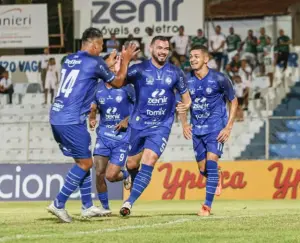 CEARENSE: Iguatu bate Maranguape e larga com pé direito