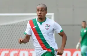 Portuguesa renova contrato com o meio-campista Ruan até 2027