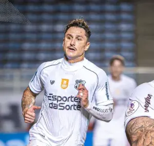 Cearense: Artilheiro, Vina volta a marcar e celebra boa fase no Ceará