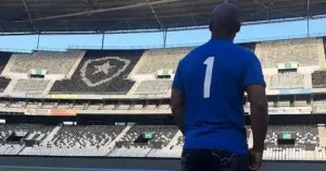 Botafogo eterniza Jefferson no Bandeirão de Ídolos