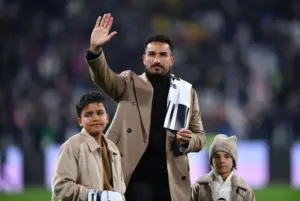 Danilo, do Flamengo, é homenageado no empate da Juventus pelo Campeonato Italiano