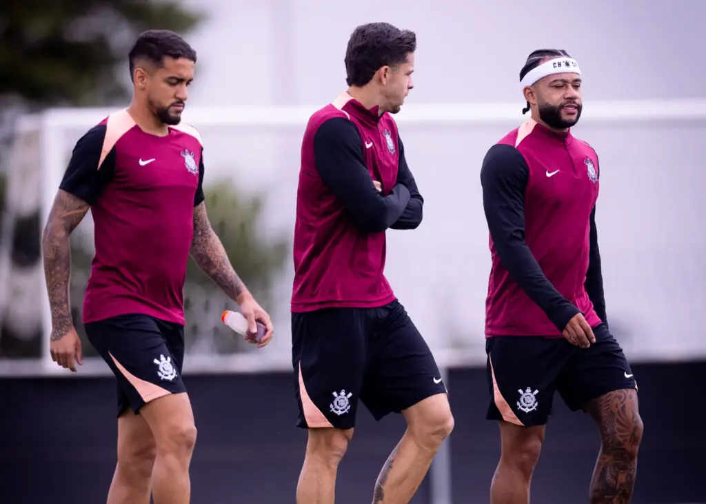 Memphis Depay desfalque Corinthians