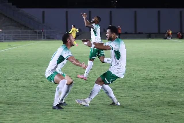 Nacional bate Campinense Paraibano