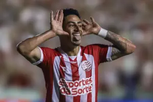 PERNAMBUCANO: Náutico goleia Sport e se isola como líder