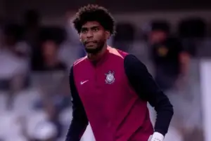 Hugo Souza critica condições da Vila Belmiro: 'Precisa de mais cuidado'