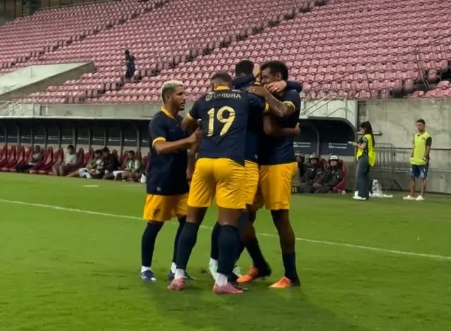 Retrô vence Santa Cruz Pernambucano