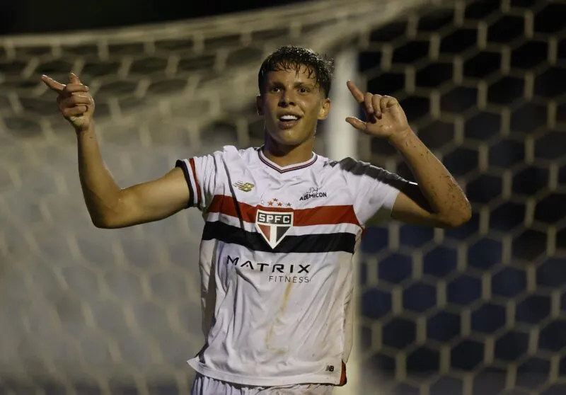 São Paulo goleia Operário-PR Copa SP