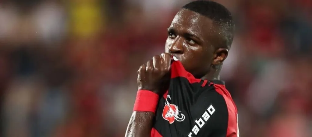 Vinícius Júnior em ação pelo Flamengo (Foto: Gilvan de Souza-CRF)