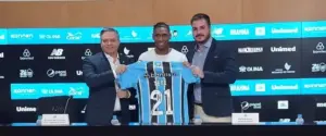 Grêmio apresenta Tetê após 7 anos no futebol europeu