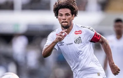 Santos: Willian Arão supera lesões, vira capitão e assume protagonismo 2 vdngcw6F Arao RaulBaretta