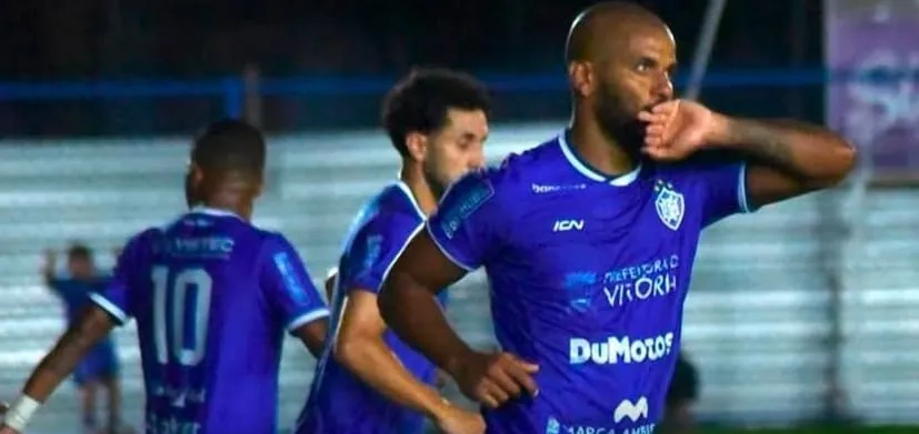 Jogadores do Vitória em ação (Foto: Clara Fafá-VFC)