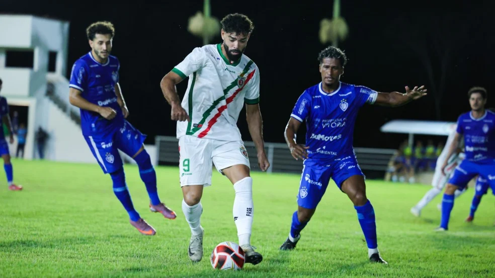 Vitória vence Real Noroeste líder Capixaba