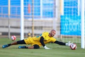 Weverton falha em derrota do Grêmio no Gre-Nal e revive histórico de erros