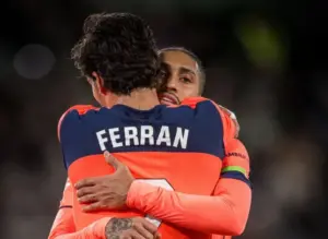 ESPANHOL: Barcelona derrota o Elche e garante liderança