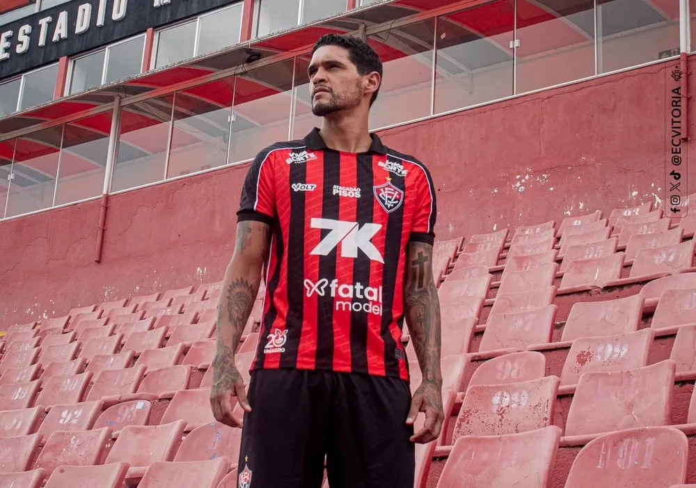 Vitória contrata zagueiro para suprir saída de Lucas Halter