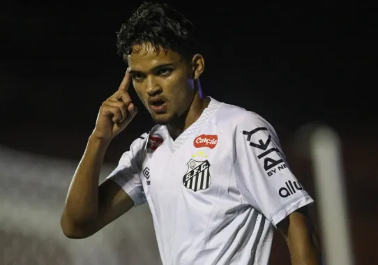 Artilheiro do Santos, joga o Paulistão e a Copinha em só 3 dias