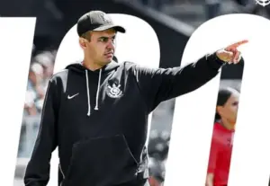 Corinthians demite treinador após empate no Brasileirão Feminino