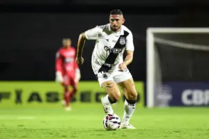 Danilo Barcelos volta a treinar na Ponte Preta após sete meses