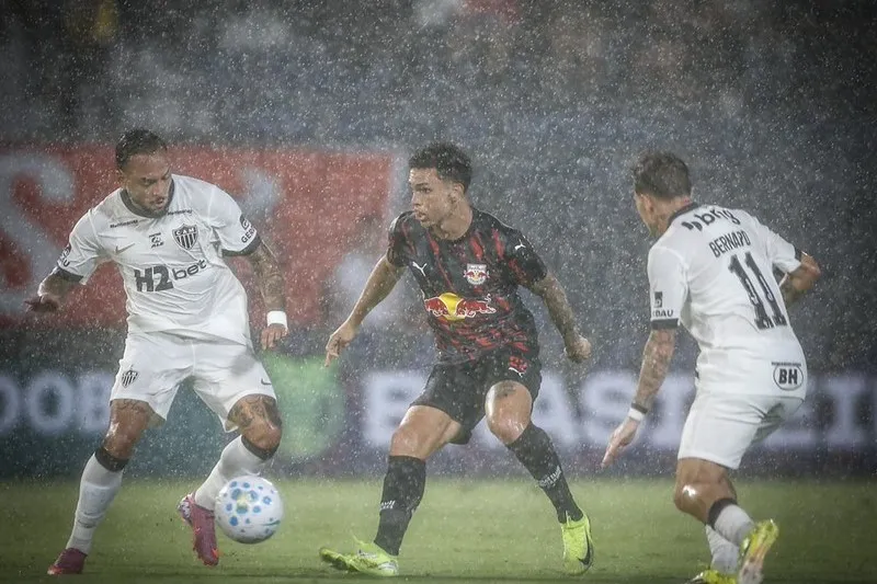 Red Bull Bragantino 1 x 0 Atlético-MG - Massa Bruta mantém 100% de aproveitamento (Foto: Ari Ferreira/RBB)