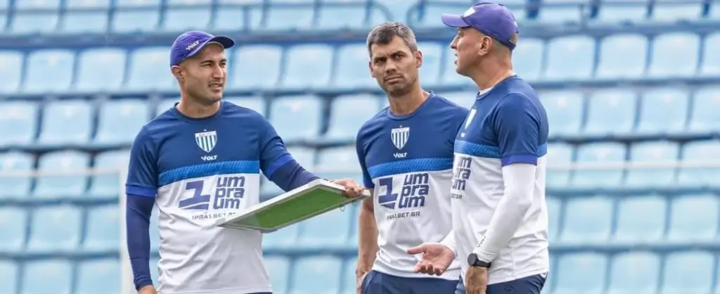 Avaí perde três atacantes e movimenta o mercado da bola
