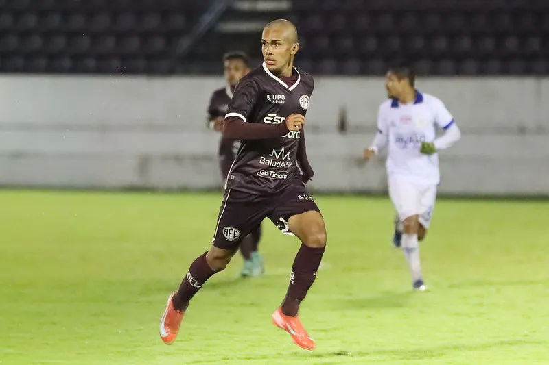 Abner se torna atleta mais jovem a estrear pela ferroviaria