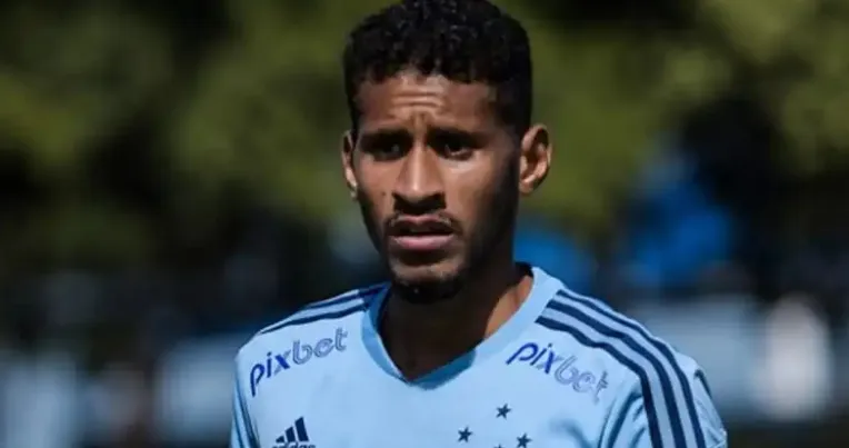 Cruzeiro mantém parte dos direitos de Adriano Firmino após venda para a China