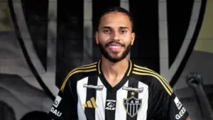 Alexander trata com células-tronco no Atlético-MG para abreviar reabilitação