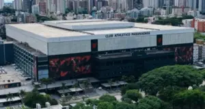 Athletico-PR cumpre punição do STJD em duelo contra o Corinthians