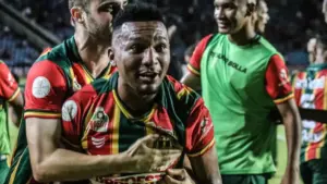 Santa Cruz encaminha acerto com atacante ex-Vitória