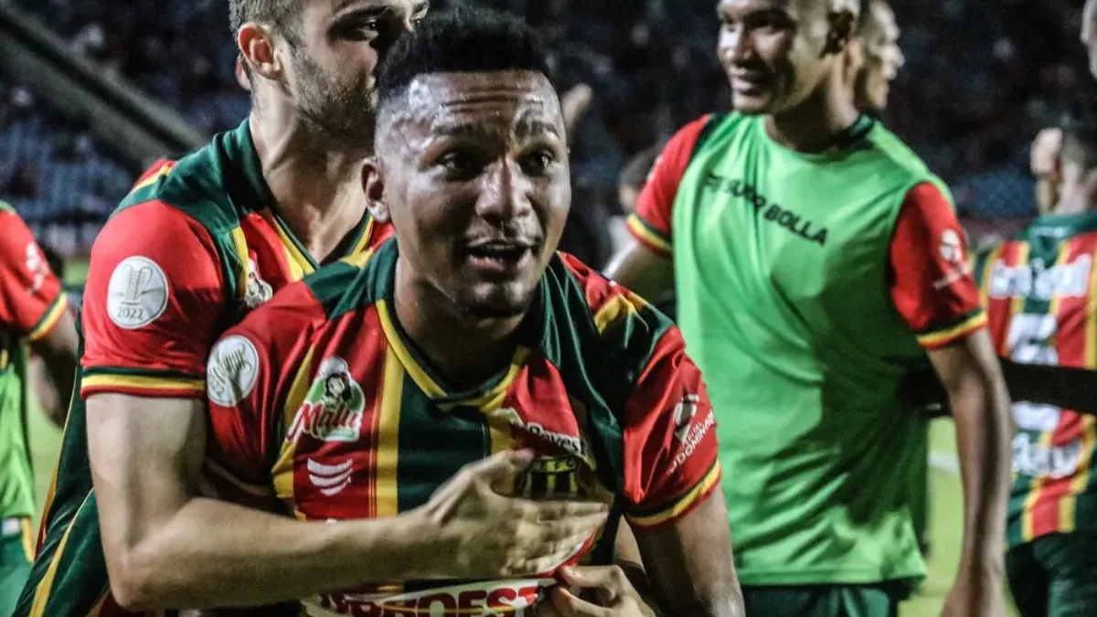 Santa Cruz encaminha acerto com atacante ex-Vitória (Foto: Ronald Felipe/SCFC)