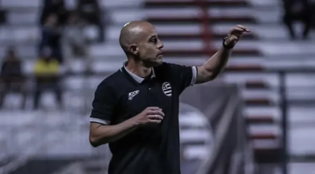 Athletic demite Rui Duarte após queda no Mineiro