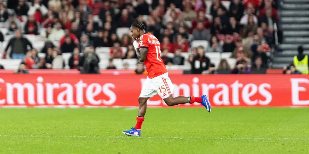 Torcedores do Benfica pedem saída de jogador que pediu camisa a Vini Jr: 'Sem noção'