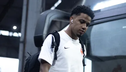 Vasco tem Brenner pressionado após estreia, e Diniz sai em defesa