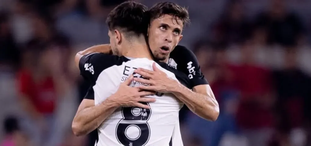 Rodrigo Garro celebra gol com Gabriel Paulista (Foto: Rodrigo Coca-SCCP)
