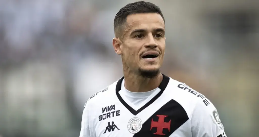 Organizada do Vasco detona Coutinho após saída: 'Jogador mimado'