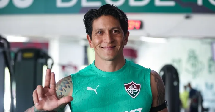 Fluminense tem retorno de Cano aos treinos após cirurgia