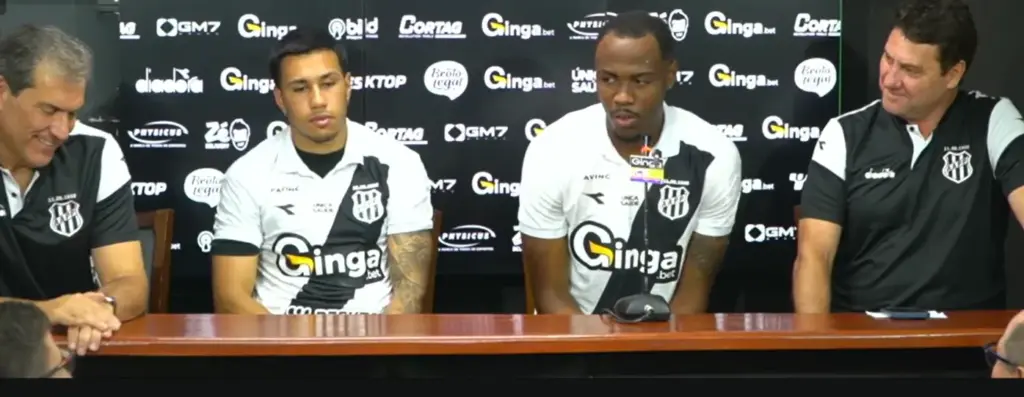 Ponte Preta apresenta uruguaio e colombiano para a Série B