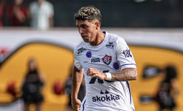 Náutico fecha contratação definitiva de atacante ex-Vitória (Foto: Victor Ferreira/ECV)