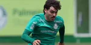 Meia do Palmeiras se naturaliza paraguaio e mira Copa de 2026