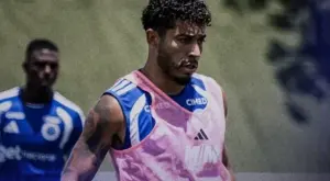 Cruzeiro treina e aguarda reforços contra o Corinthians