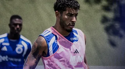 Cruzeiro treina e aguarda reforços contra o Corinthians