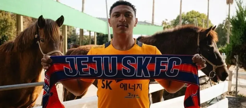 Atacante Emerson Negueba estreia na Coreia em estádio de Copa do Mundo