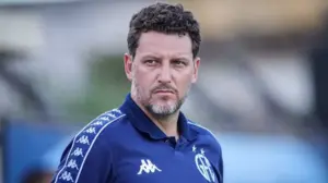 Elano deixa Guarani e volta ao Santos para cargo nas categorias de base
