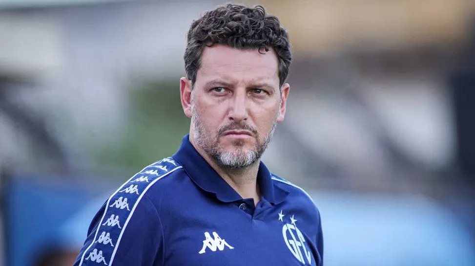 Elano deixa Guarani e volta ao Santos para cargo nas categorias de base